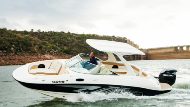 Sensation 26 Deck outboard Sensation 26 Deck outboard
