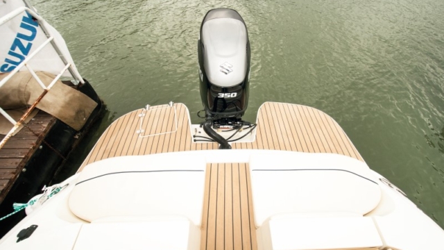 Sensation 26 deck outboard Sensation 26 deck outboard